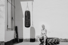 Fitnessfotografie-Frau-vor-dem-Box-training